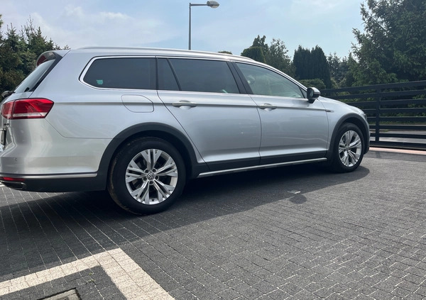 Volkswagen Passat cena 92000 przebieg: 164891, rok produkcji 2019 z Chęciny małe 781